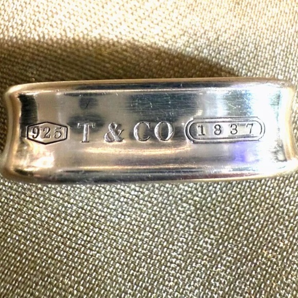 Authentic Tiffany & Co 1837. 925 Sterling Silver 1” oval pendant on 18” chain. - Picture 9 of 16